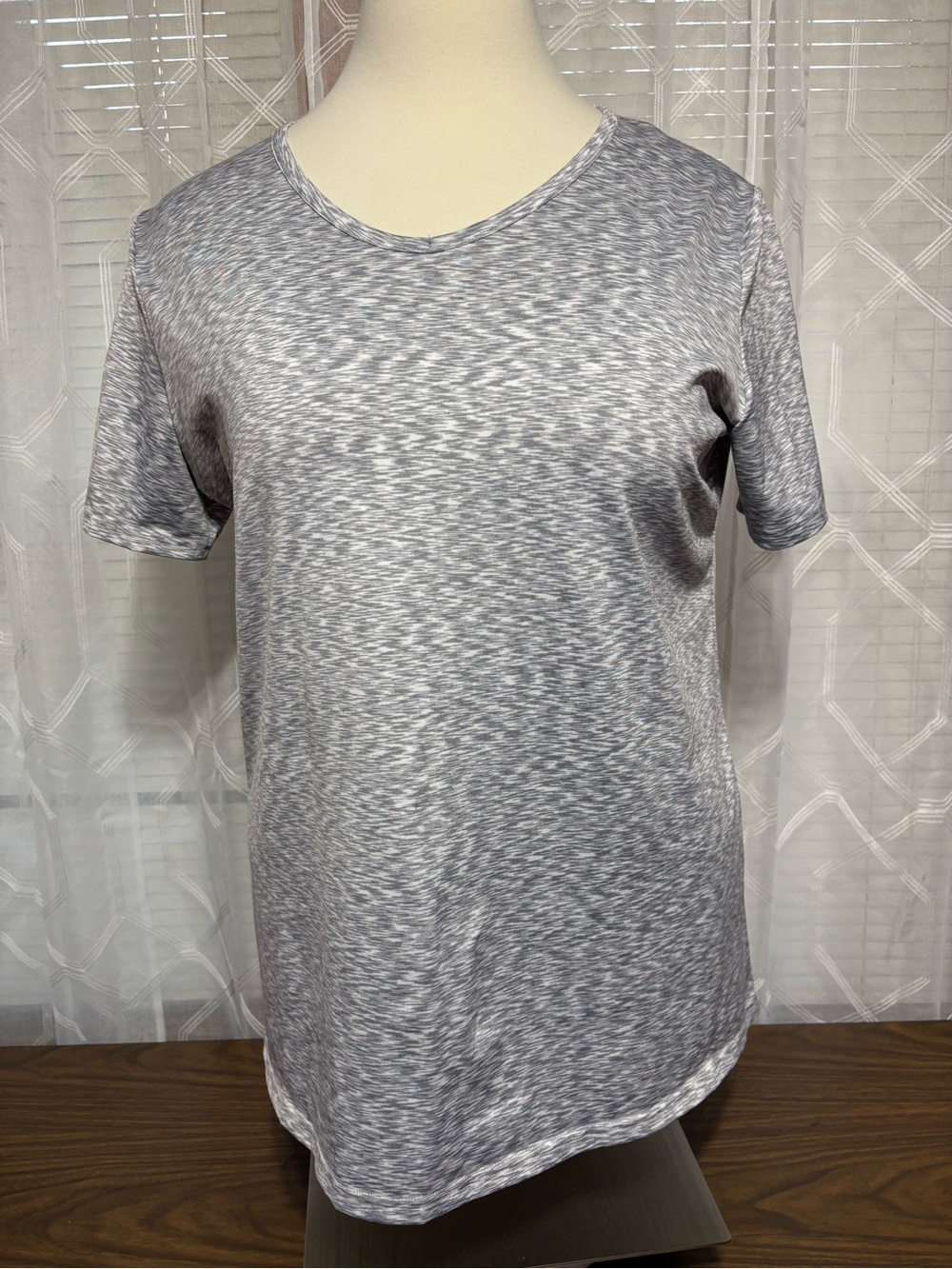 Athletic women’s 2X Gray Short Sleeve Scoop neck Tee 26 p2p 30 L